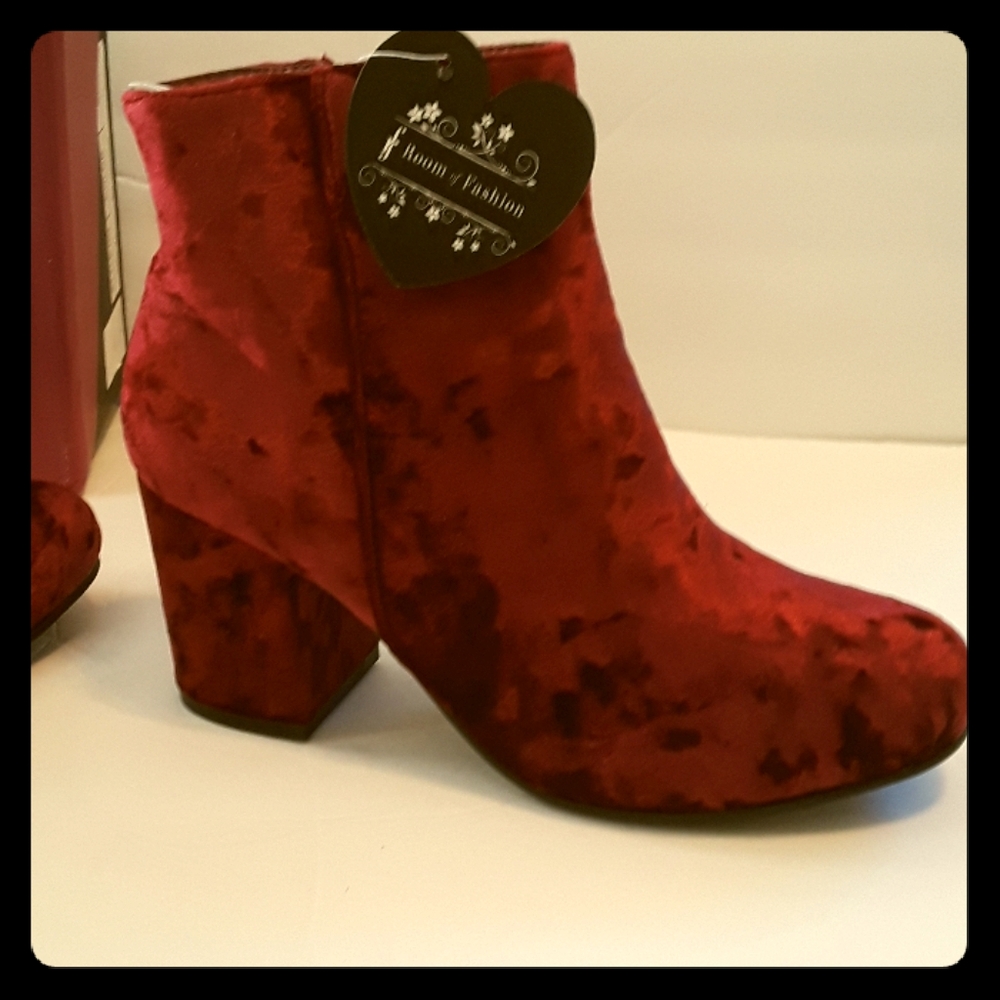 WOMEN'S BOOTS